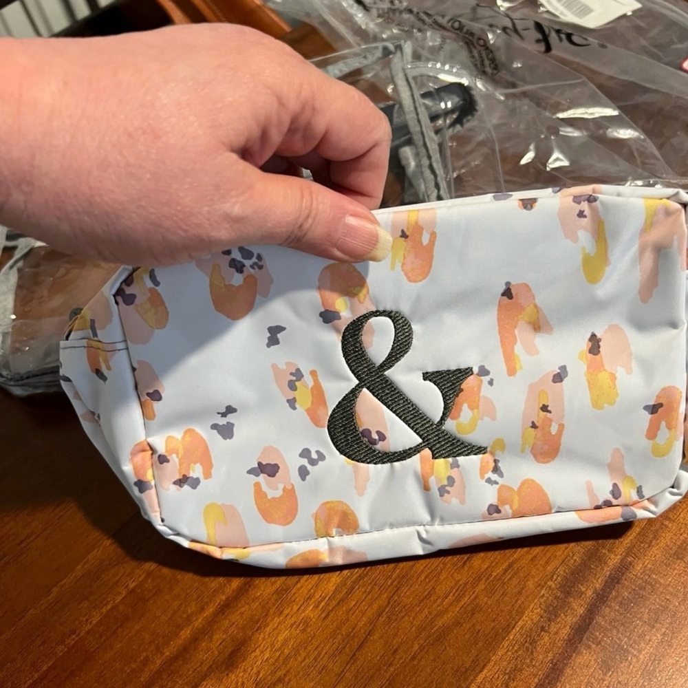 Thirty One Travel Pouches in Soft Watercolor Spots with Monogram! BNIP!! - Picture 5 of 8